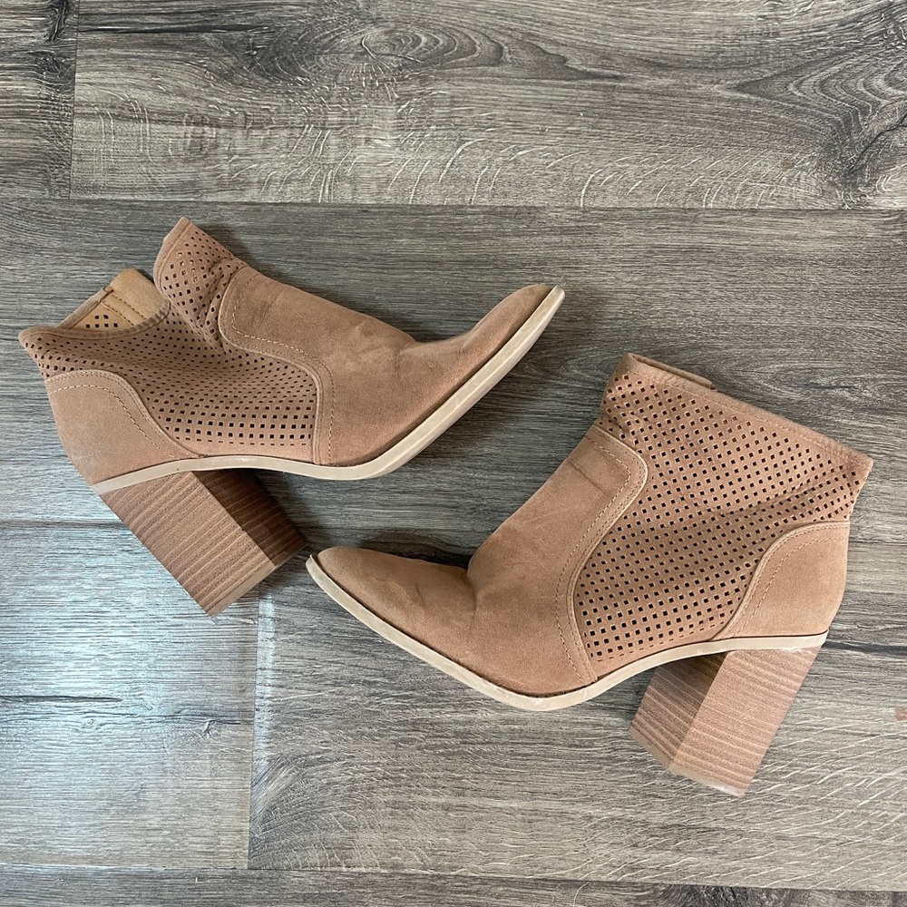 Ankle block heeled boots